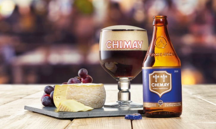 Chimay Blauw met een kaasplankje